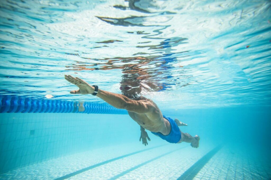 is swimming good for lower back pain?